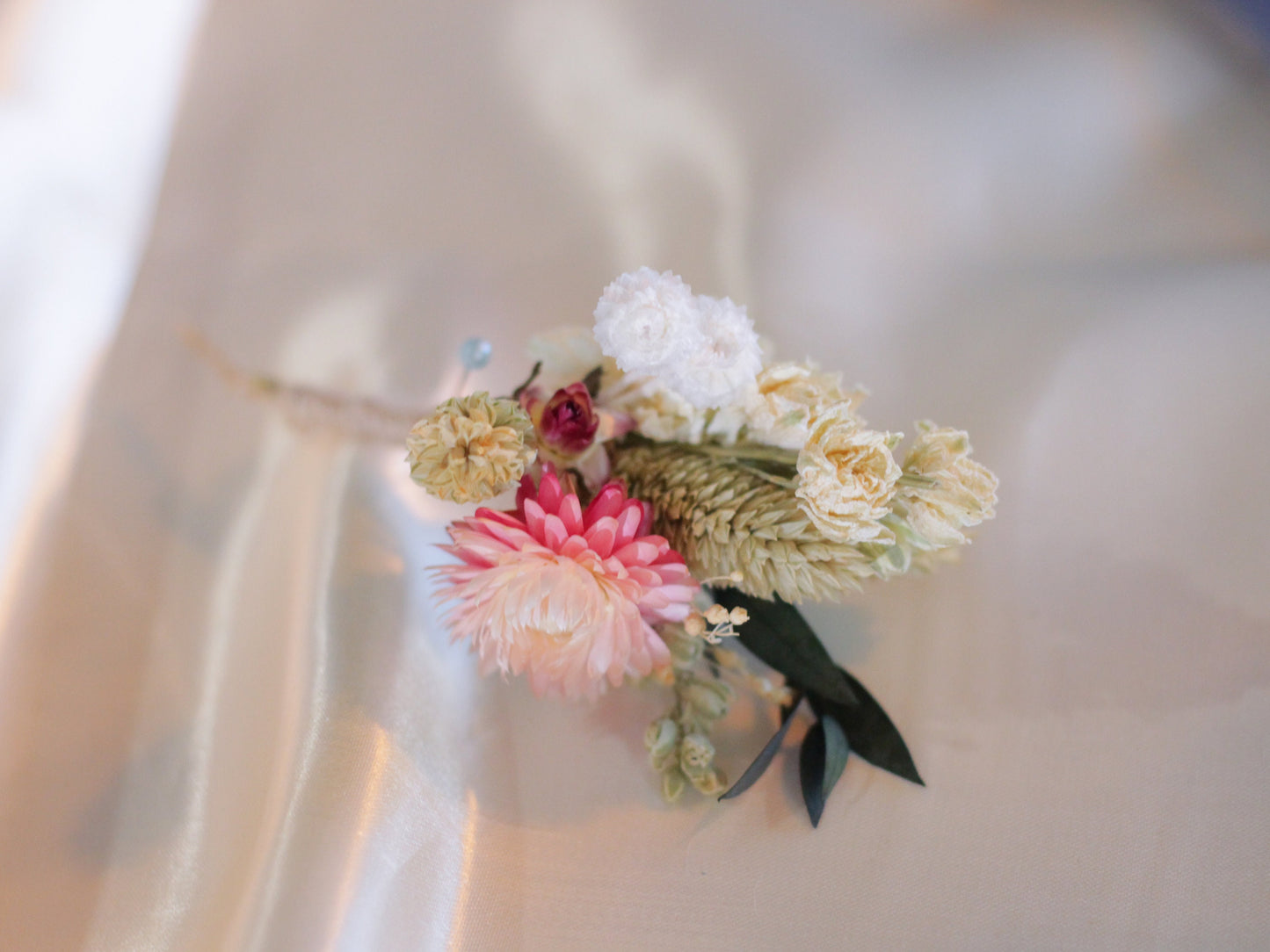 HANA-Hochzeitsknopfloch für Braut und Bräutigam, Boutonniere für die Hochzeit in rosa Farbe