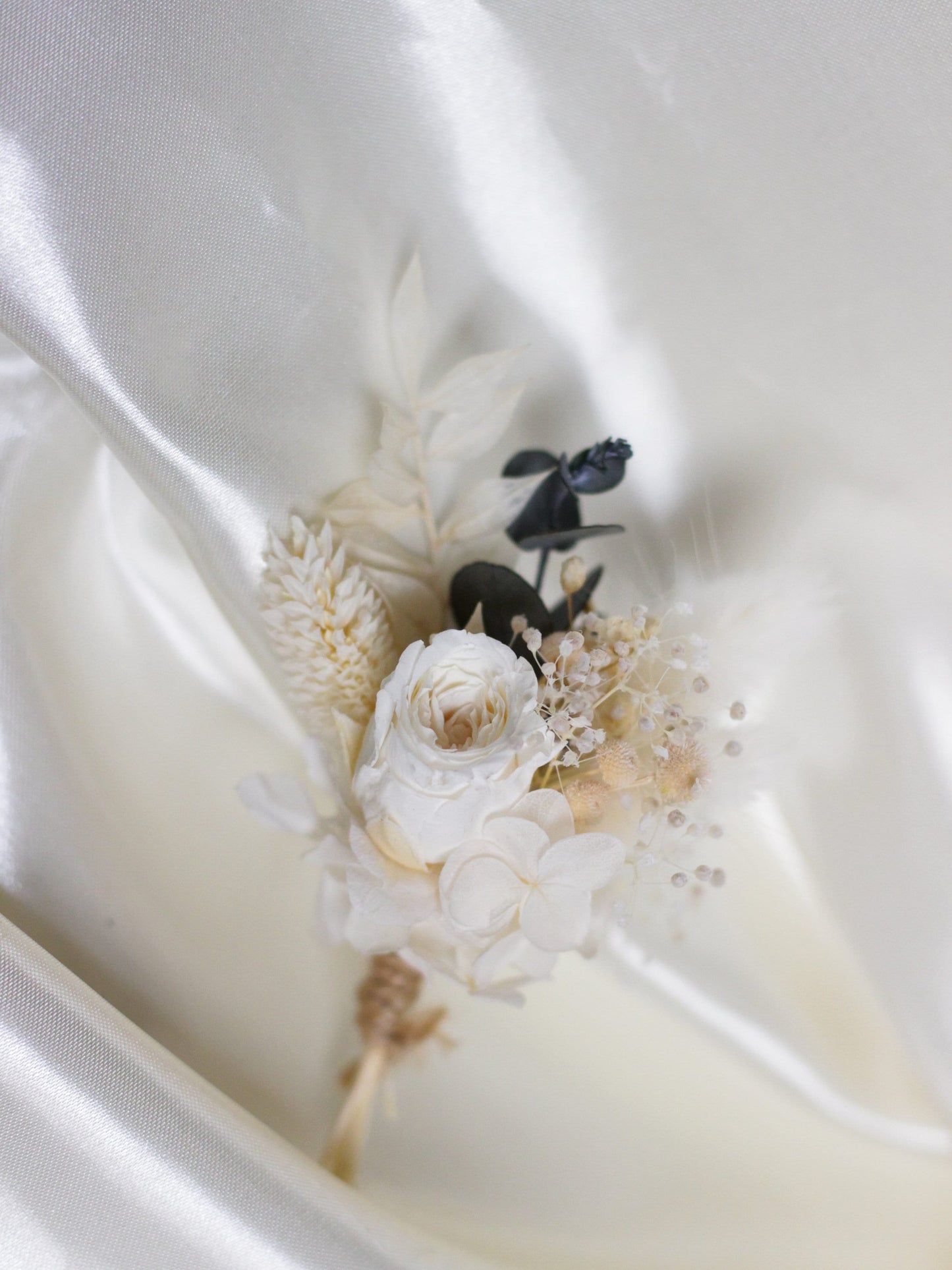 DIANA Hochzeitsknopfloch für Braut und Bräutigam, Boutonniere für Hochzeit in Creme und Weiß