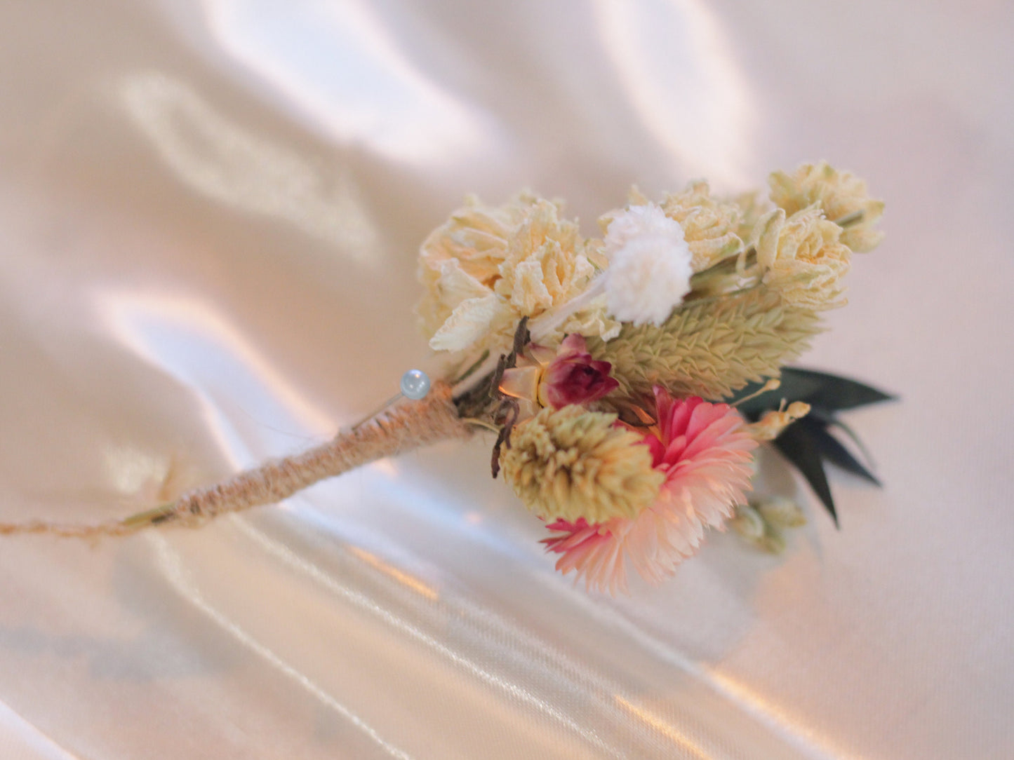 HANA-Hochzeitsknopfloch für Braut und Bräutigam, Boutonniere für die Hochzeit in rosa Farbe