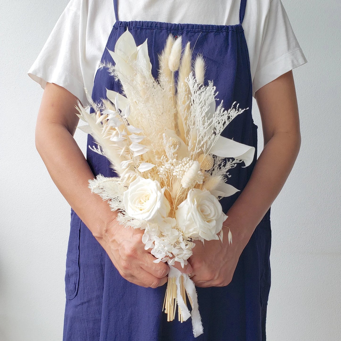 Bouquet de fleurs séchées blanches, bouquet de mariage ivoire, arrangement floral de mariage, décoration intérieure