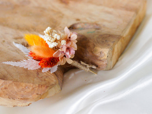 DIANA Hochzeitsknopfloch für Braut und Bräutigam, Boutonniere für Hochzeit in Terrakottafarbe